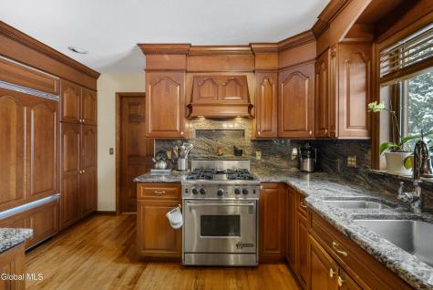 16 Innisbrook Drive Clifton Park NY 12065