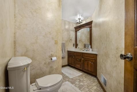16 Innisbrook Drive Clifton Park NY 12065