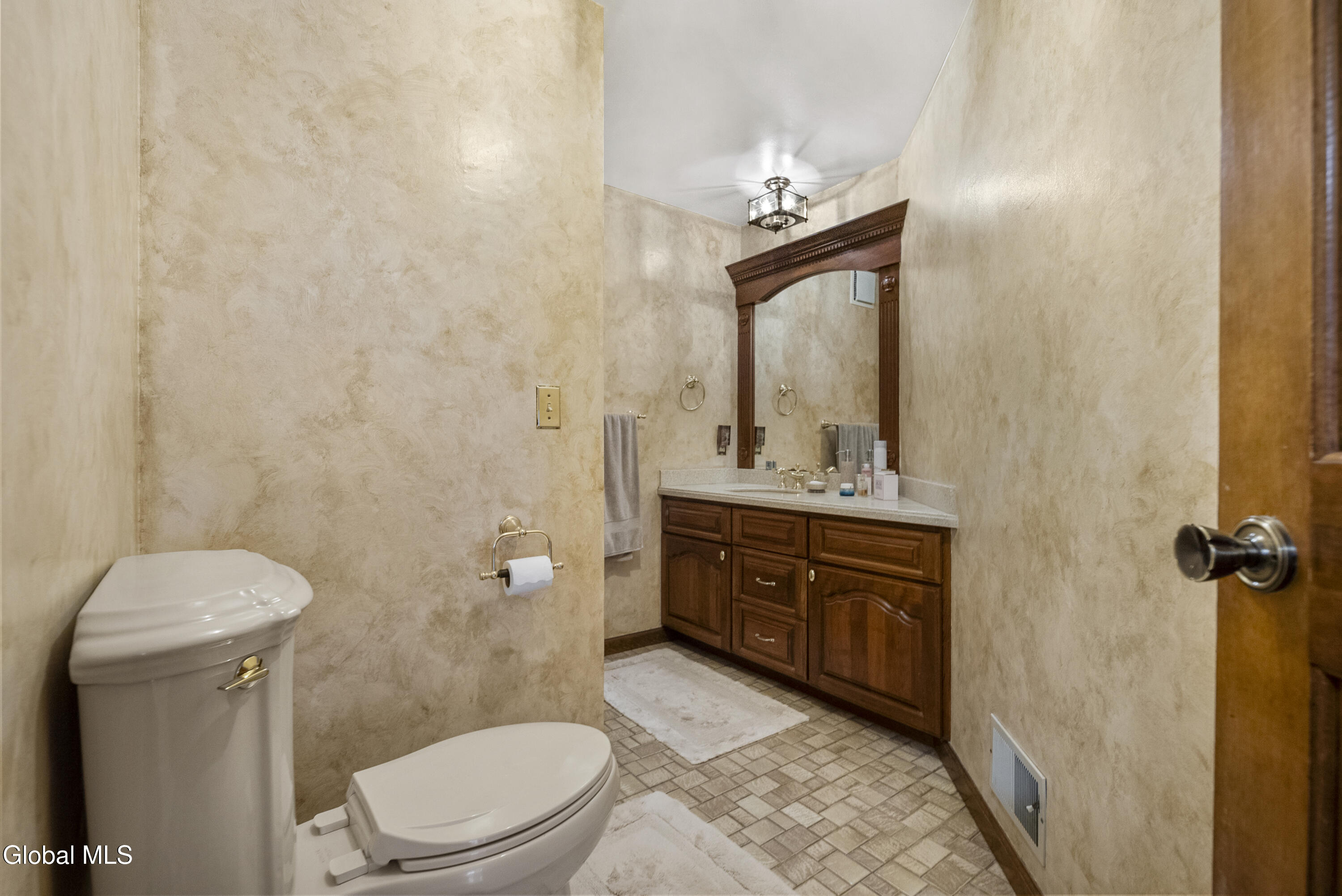 16 Innisbrook Drive Clifton Park NY 12065