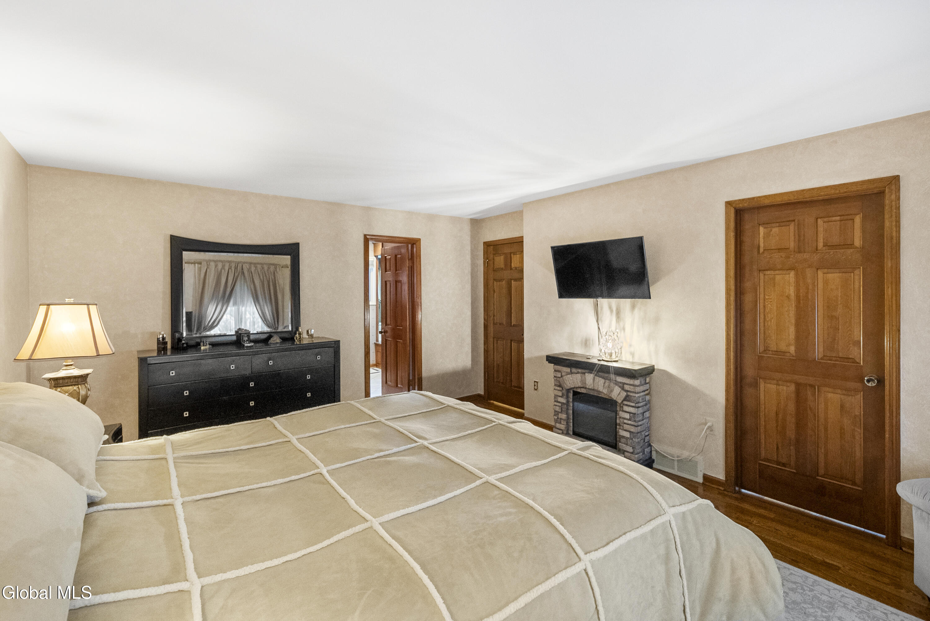 16 Innisbrook Drive Clifton Park NY 12065