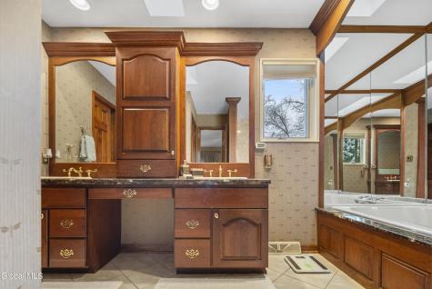 16 Innisbrook Drive Clifton Park NY 12065