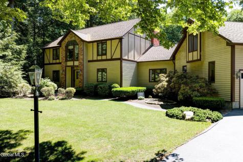 16 Innisbrook Drive Clifton Park NY 12065