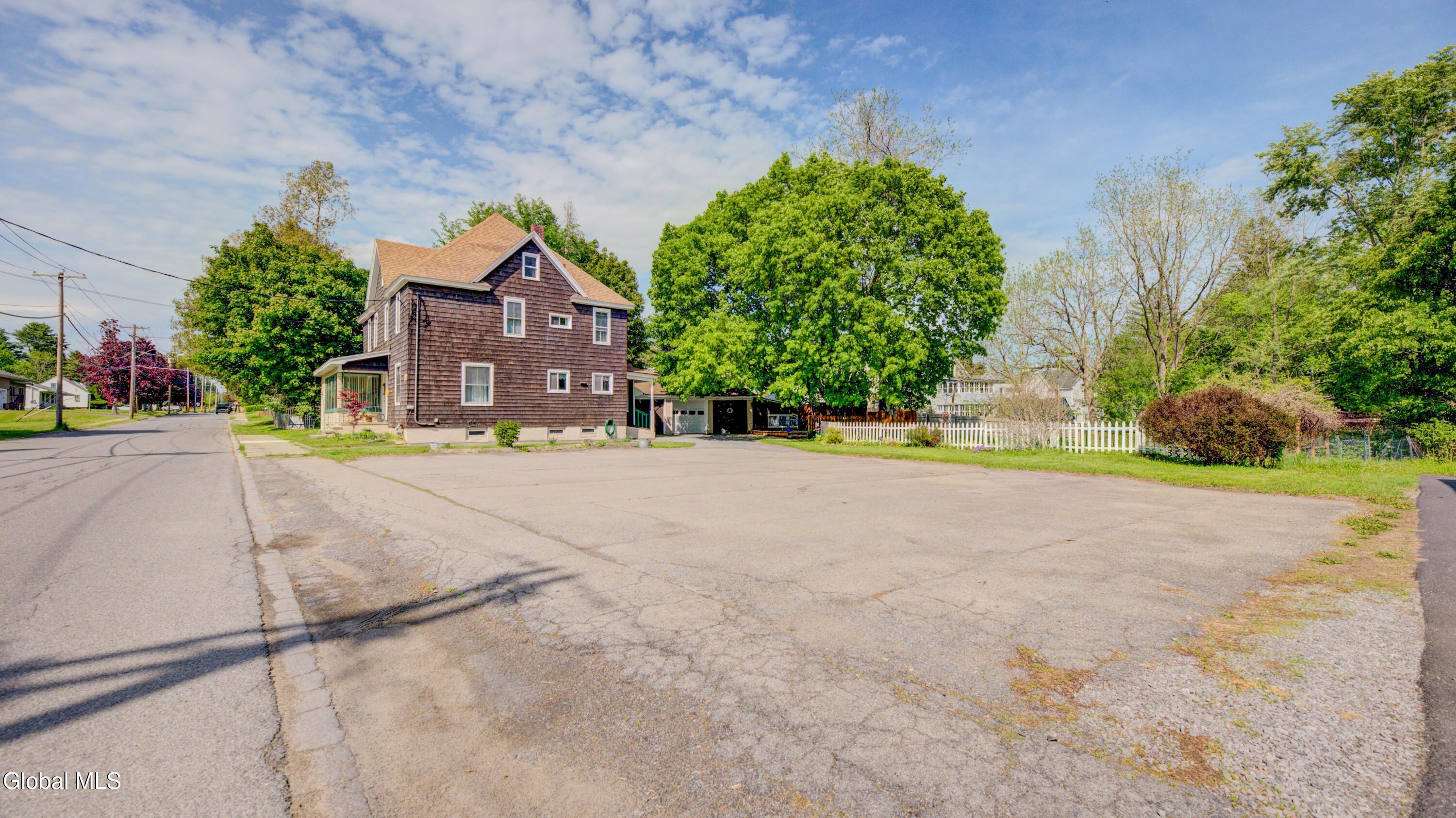 112 Pleasant Avenue Johnstown NY 12095