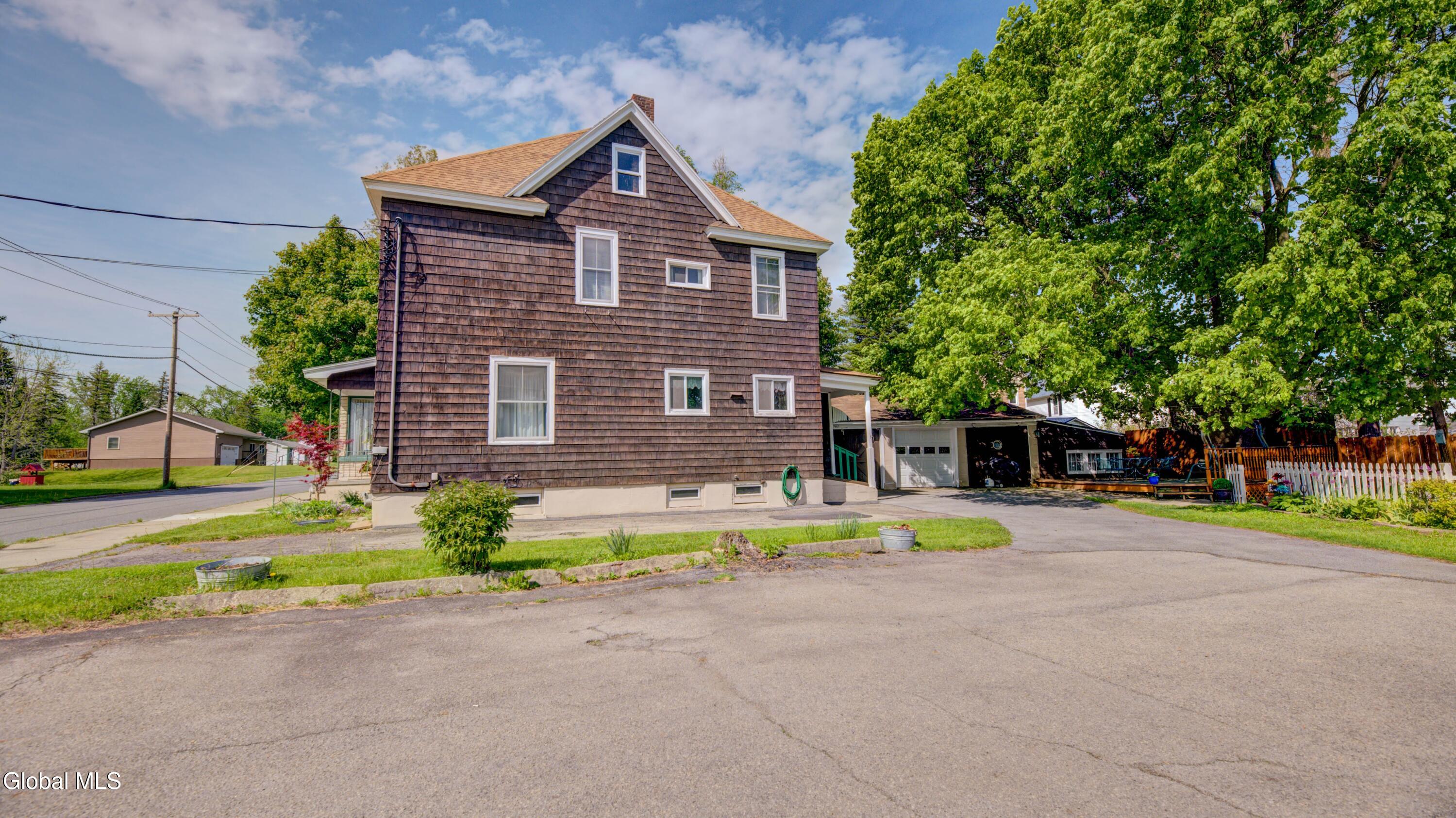 112 Pleasant Avenue Johnstown NY 12095