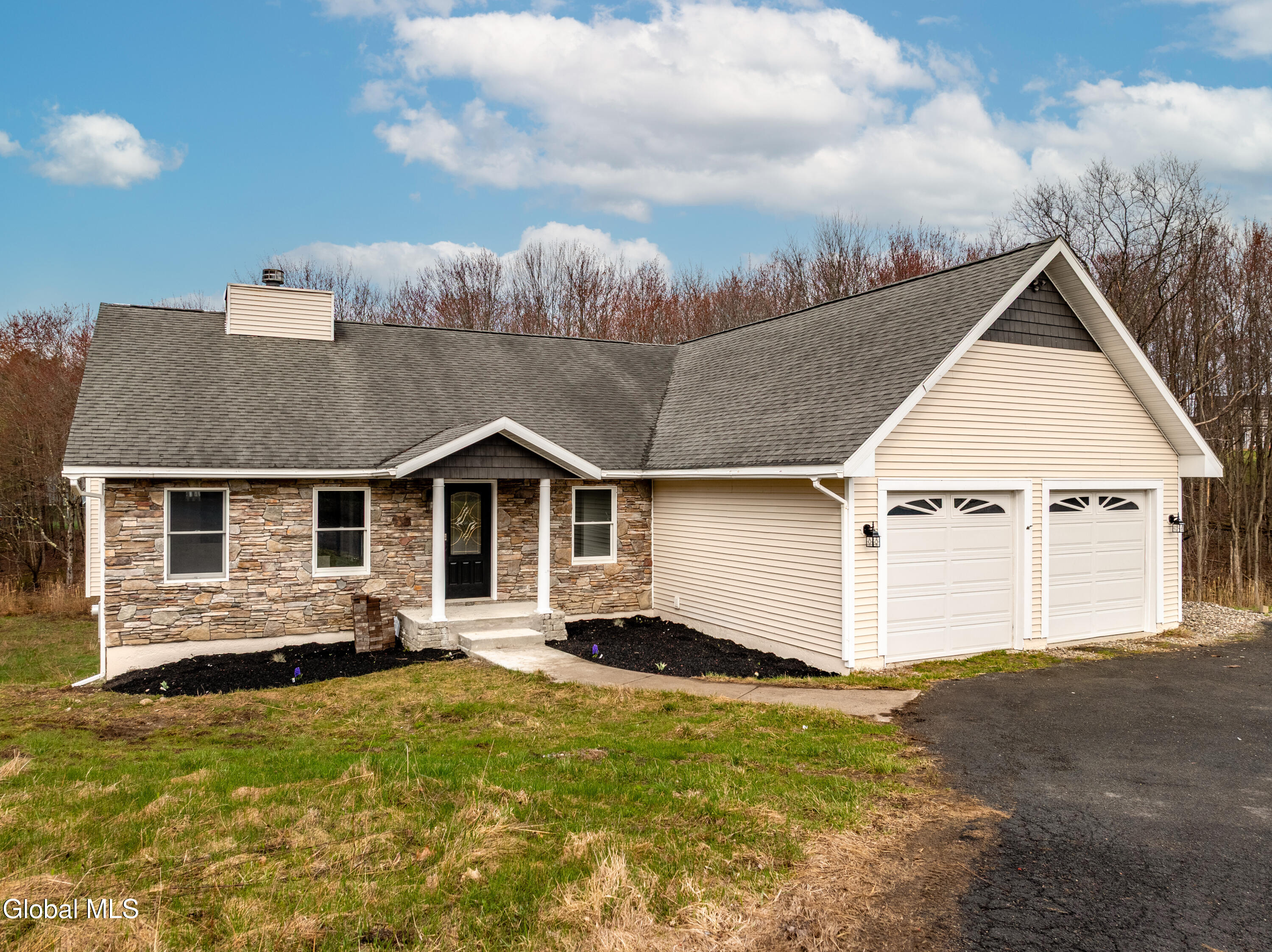 14 Fiddlers Lane Averill Park NY 12018