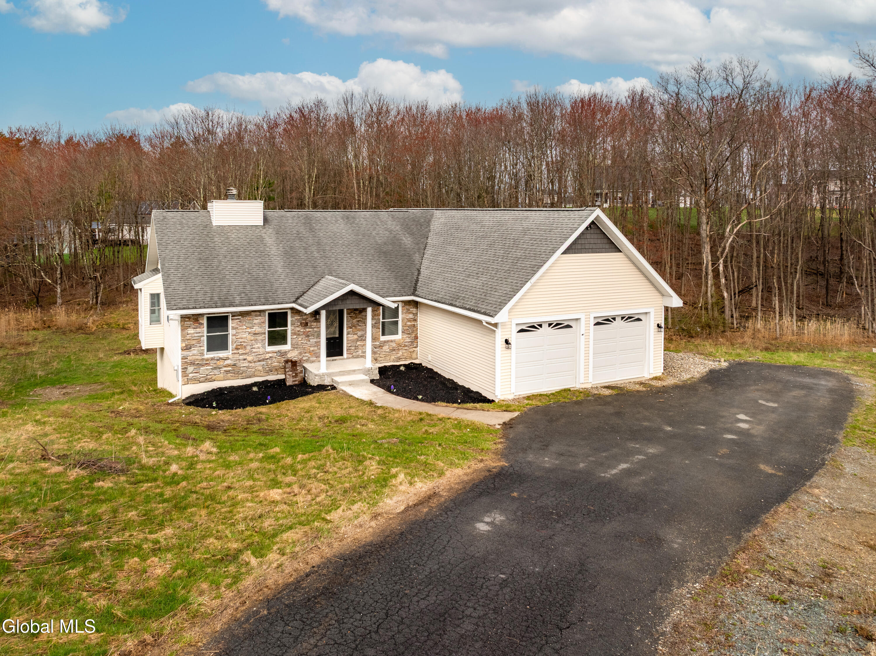 14 Fiddlers Lane Averill Park NY 12018