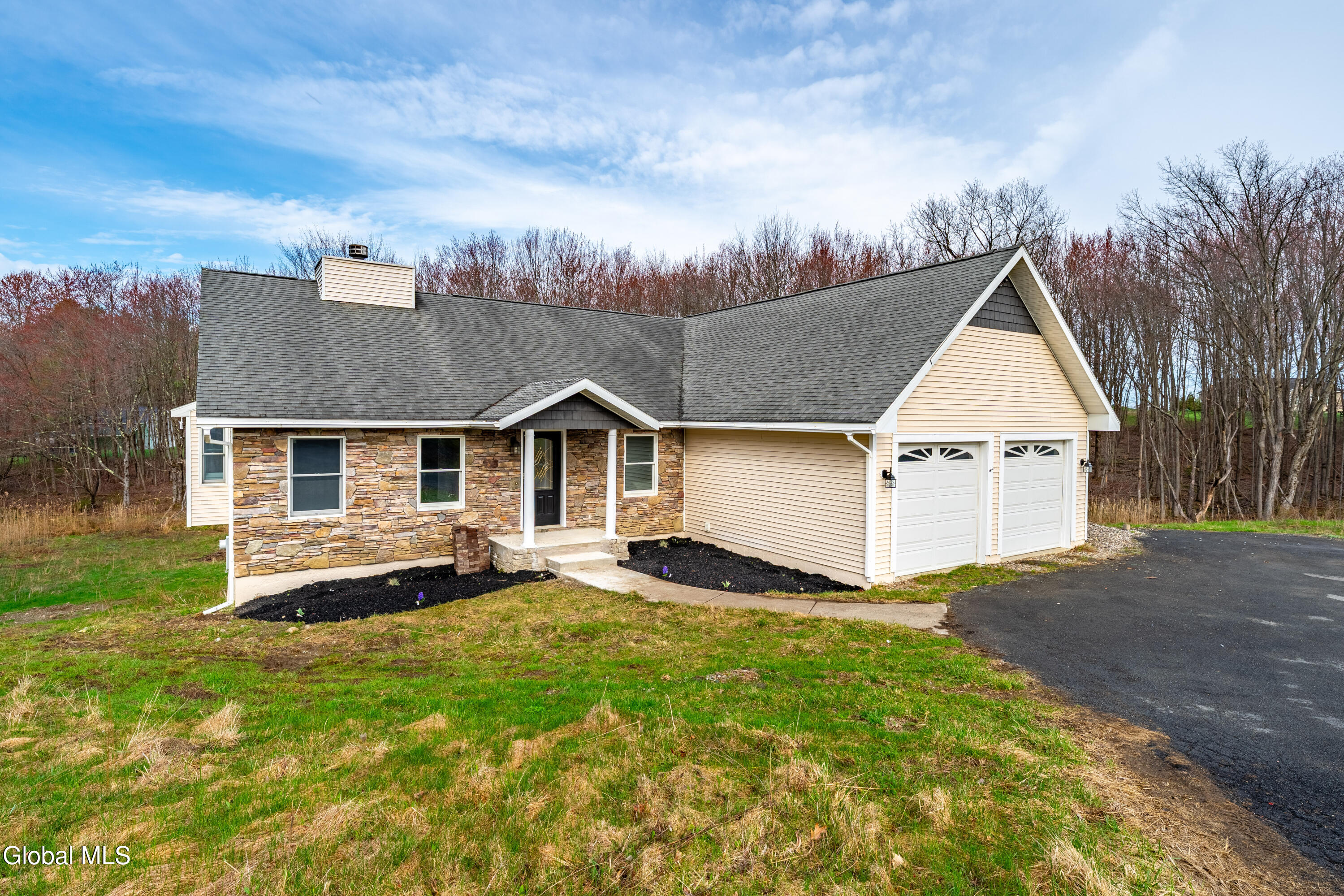 14 Fiddlers Lane Averill Park NY 12018