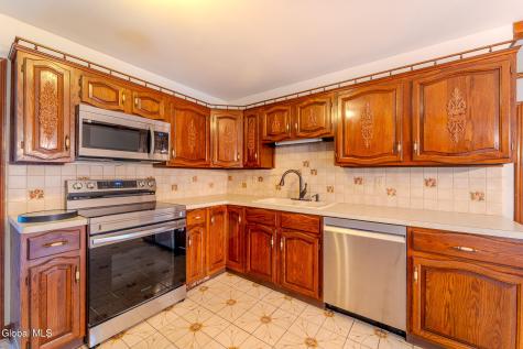 15 Huntleigh Drive Loudonville NY 12211