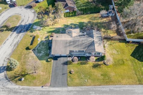 15 Huntleigh Drive Loudonville NY 12211