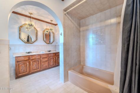 15 Huntleigh Drive Loudonville NY 12211