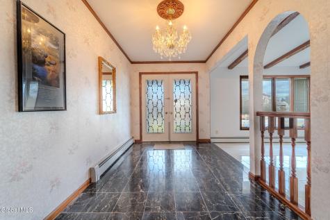 15 Huntleigh Drive Loudonville NY 12211