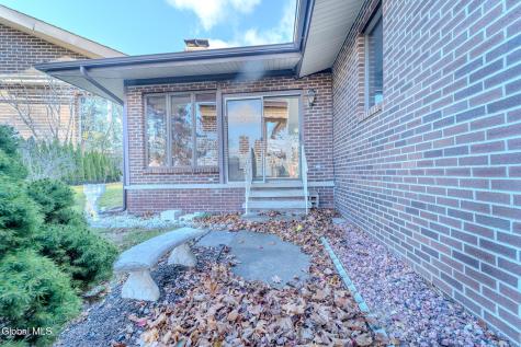 15 Huntleigh Drive Loudonville NY 12211