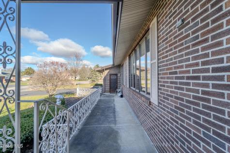 15 Huntleigh Drive Loudonville NY 12211