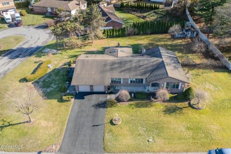 15 Huntleigh Drive Loudonville NY 12211