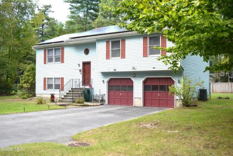 13 Herald Drive Queensbury NY 12804