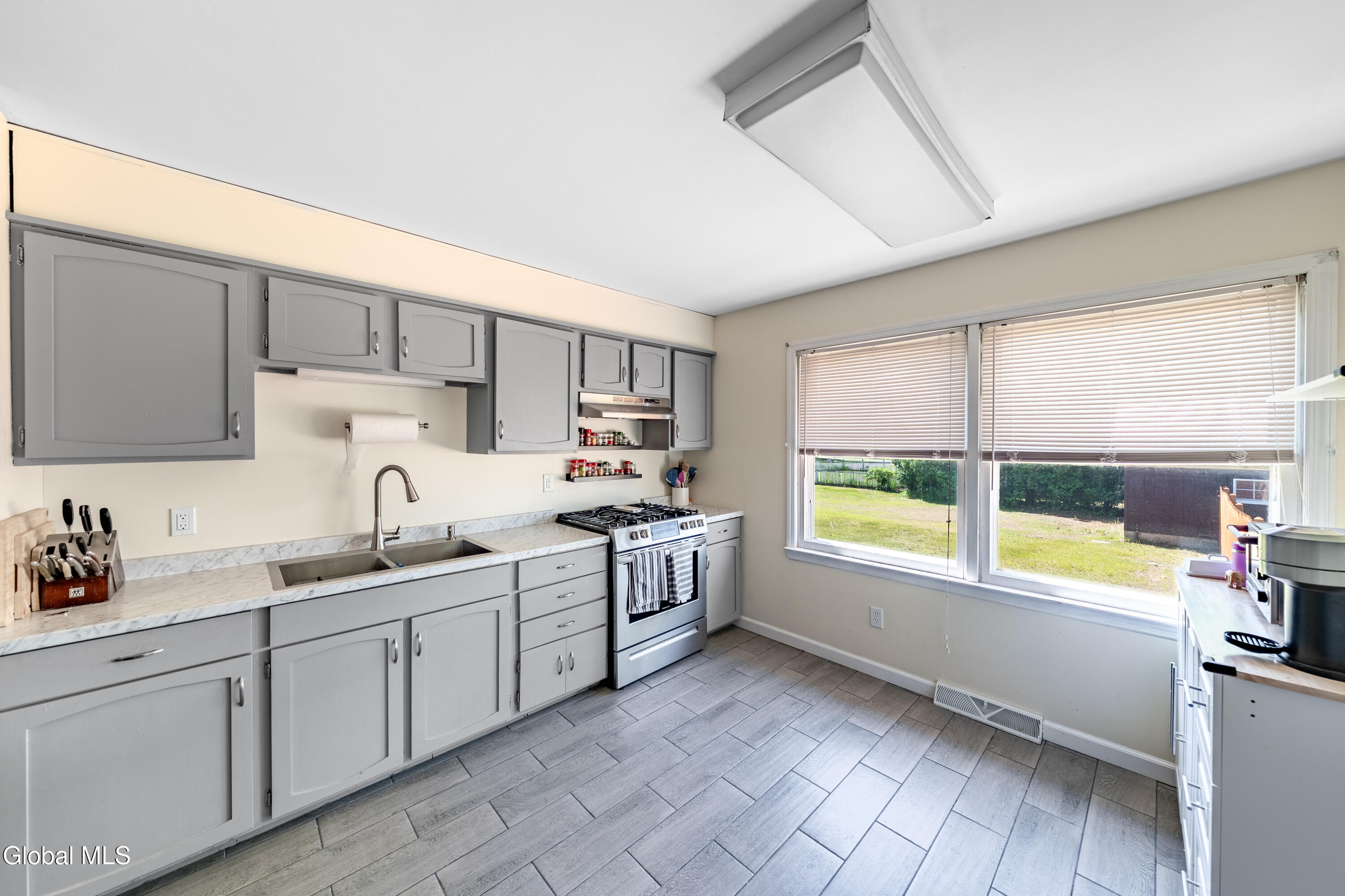 10 Merritt Road Queensbury NY 12804