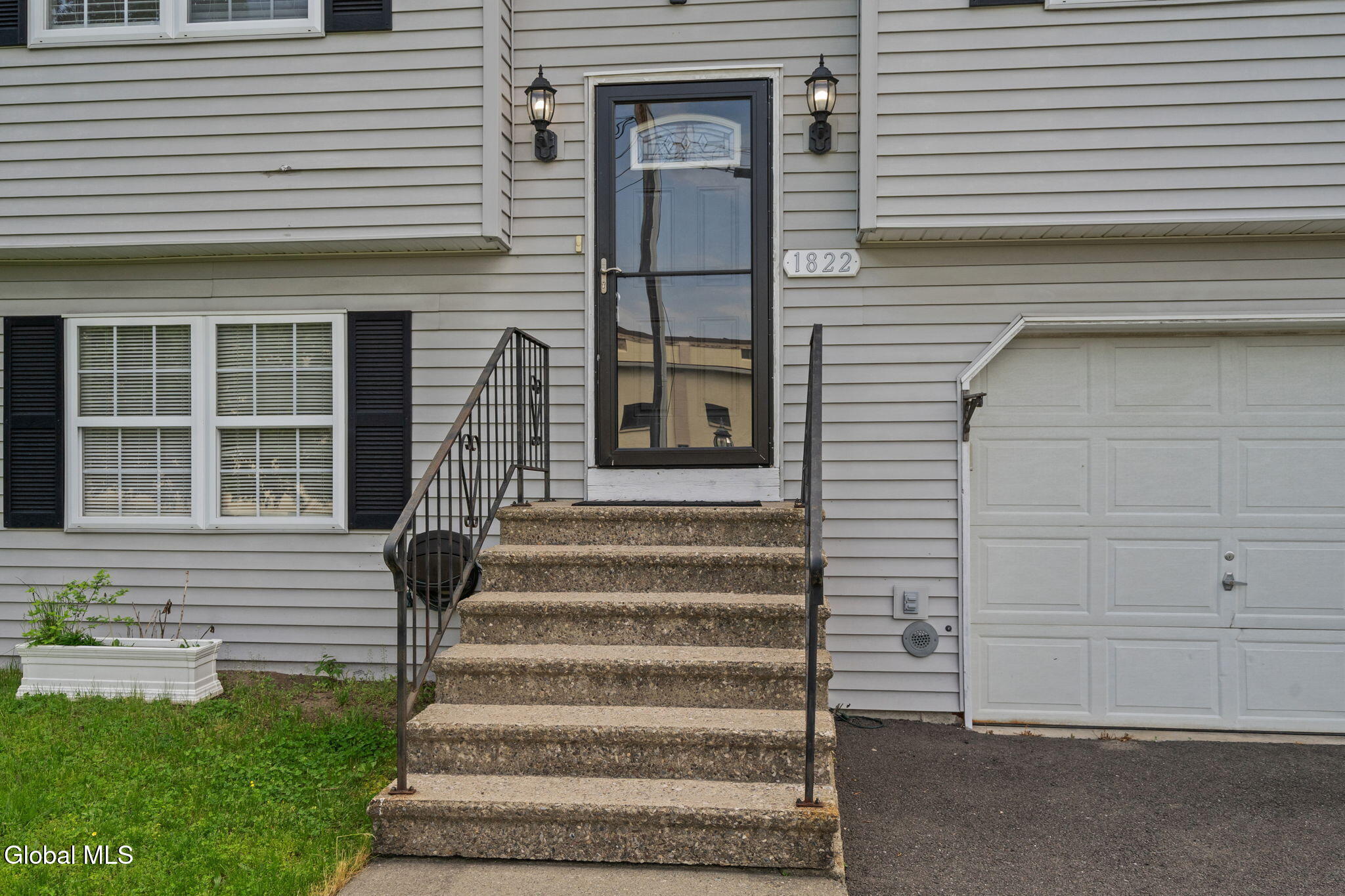 1822 Avenue B Watervliet NY 12189