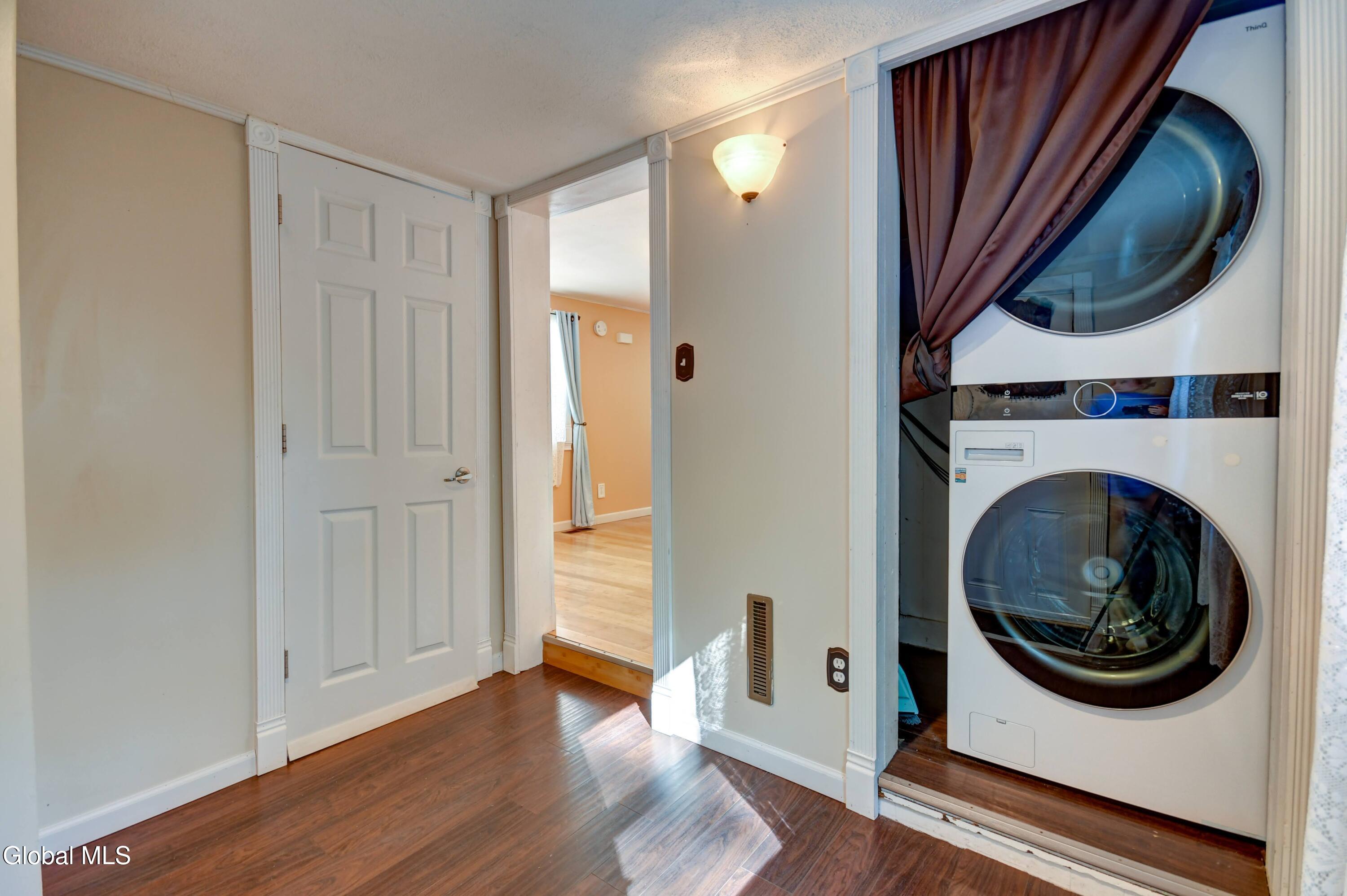 1617 7th Avenue Schenectady NY 12303