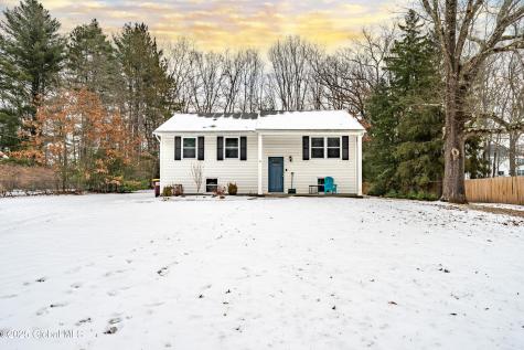 8 Hathorn Boulevard Saratoga Springs NY 12866