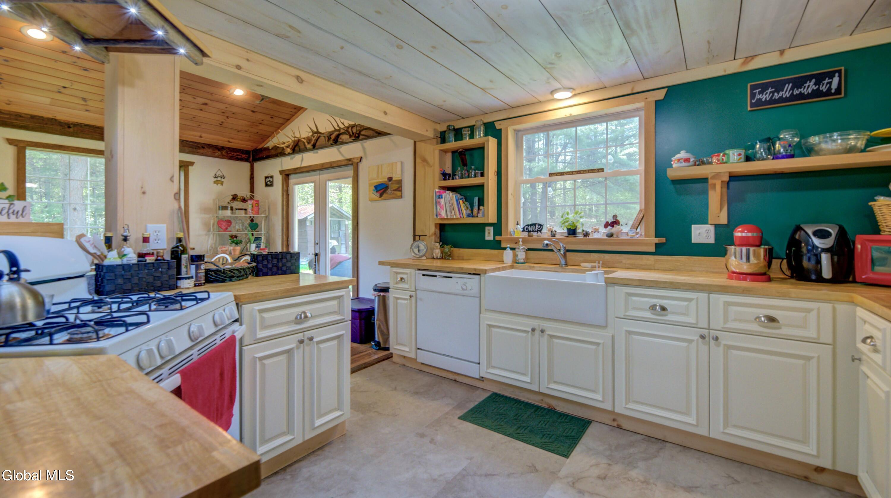 127 Little Amsterdam Road Wells NY 12190