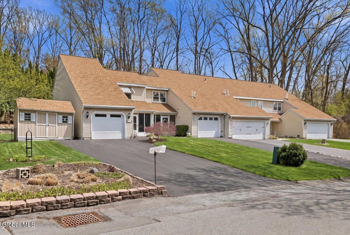 25 Grant Hill Court Clifton Park NY 12065