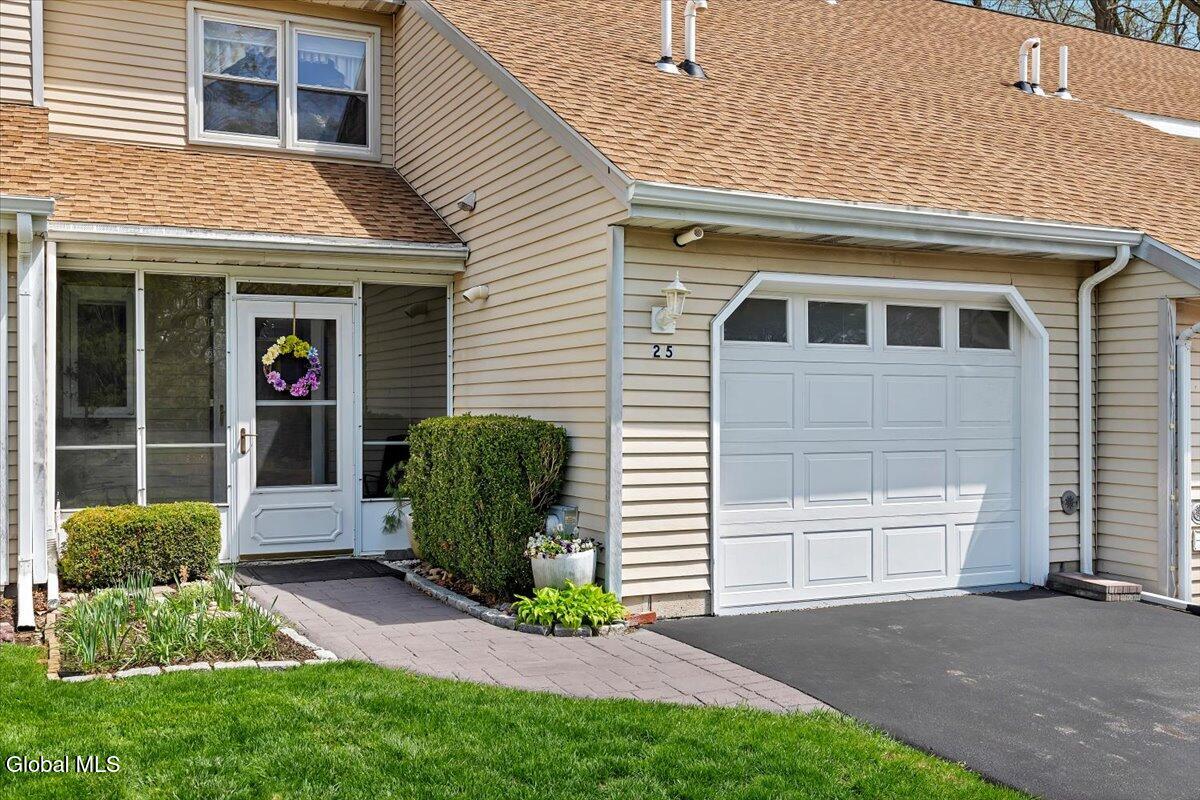 25 Grant Hill Court Clifton Park NY 12065