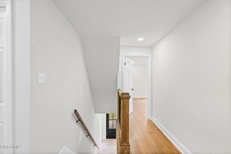 1413 Via Del Mar Niskayuna NY 12309