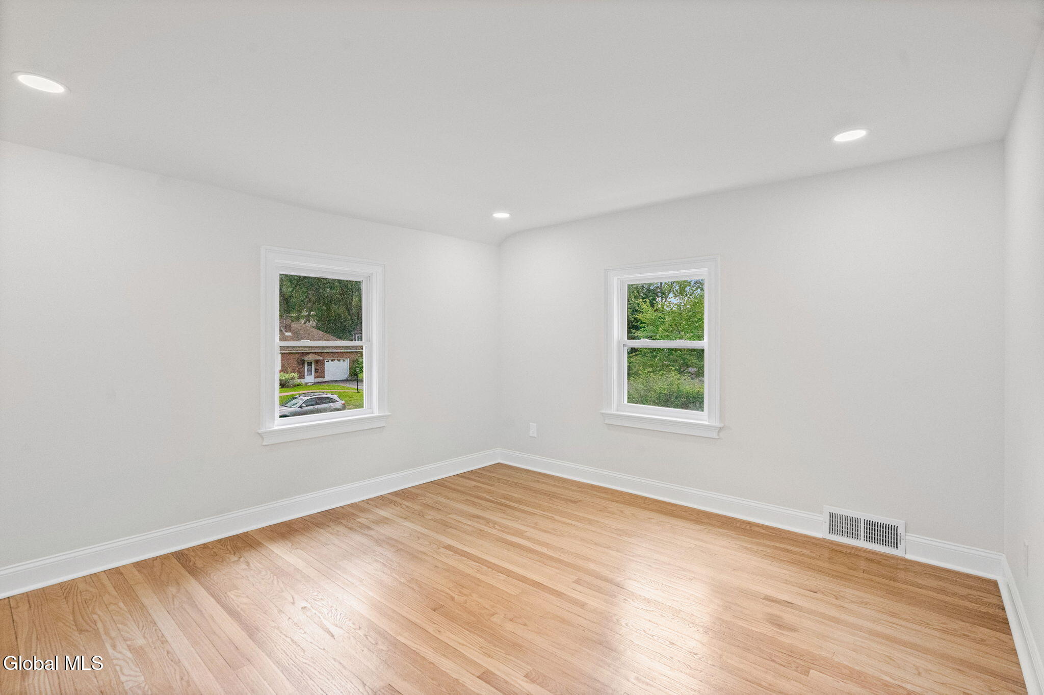 1413 Via Del Mar Niskayuna NY 12309