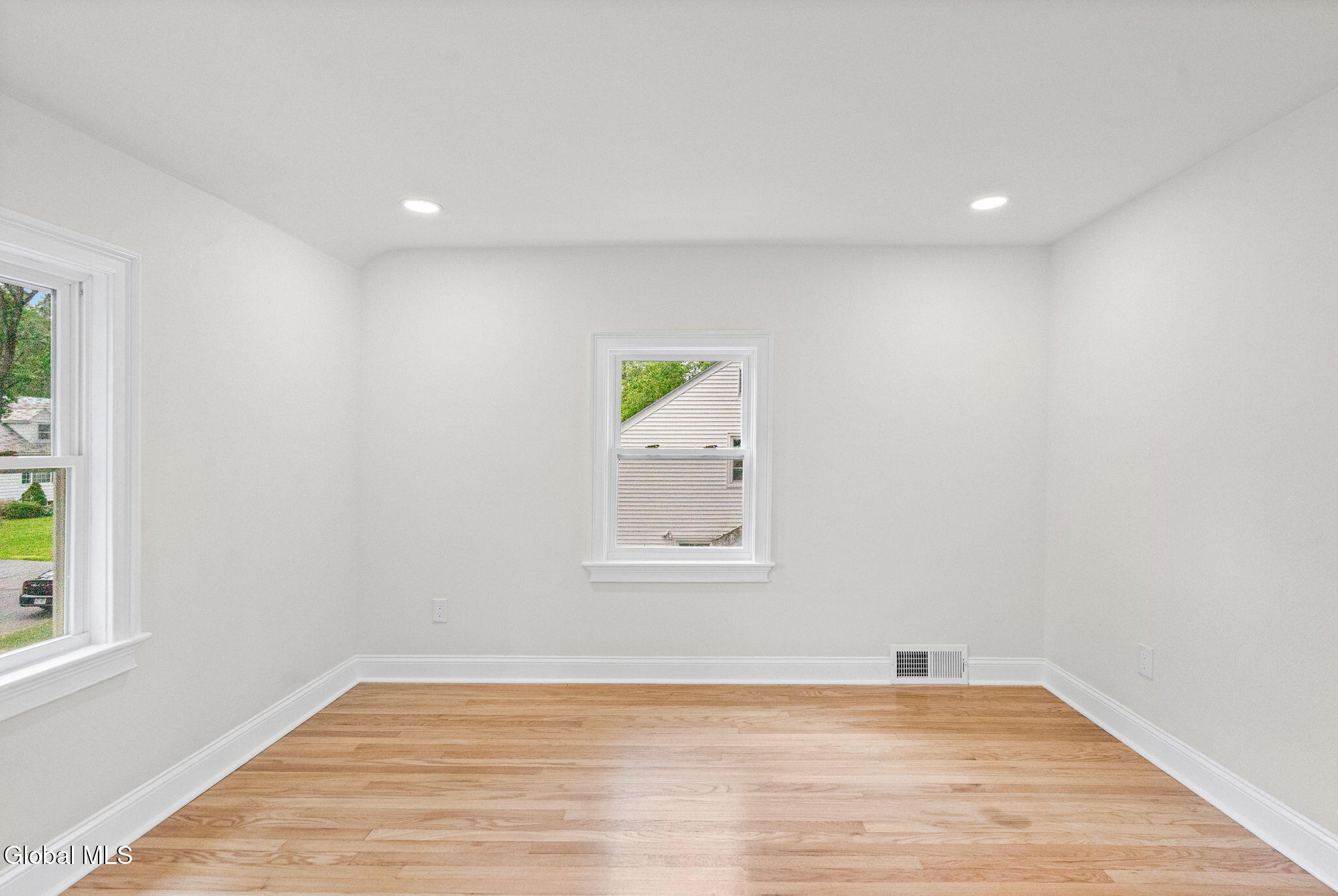 1413 Via Del Mar Niskayuna NY 12309