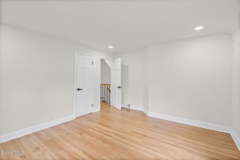1413 Via Del Mar Niskayuna NY 12309