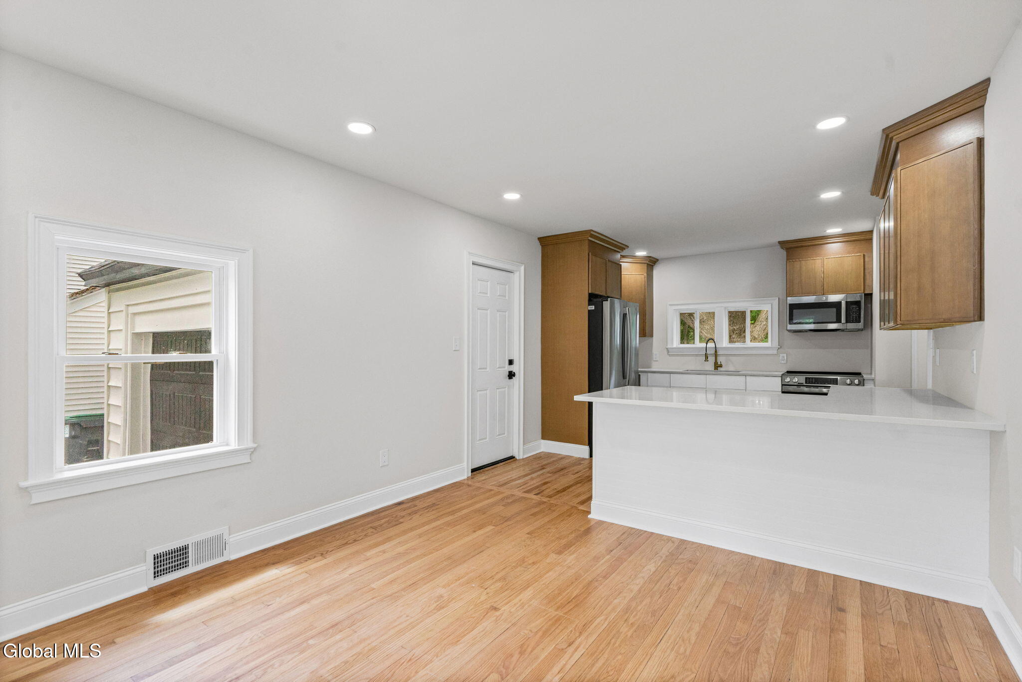 1413 Via Del Mar Niskayuna NY 12309