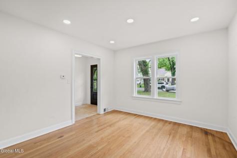 1413 Via Del Mar Niskayuna NY 12309