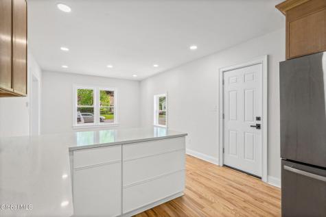 1413 Via Del Mar Niskayuna NY 12309