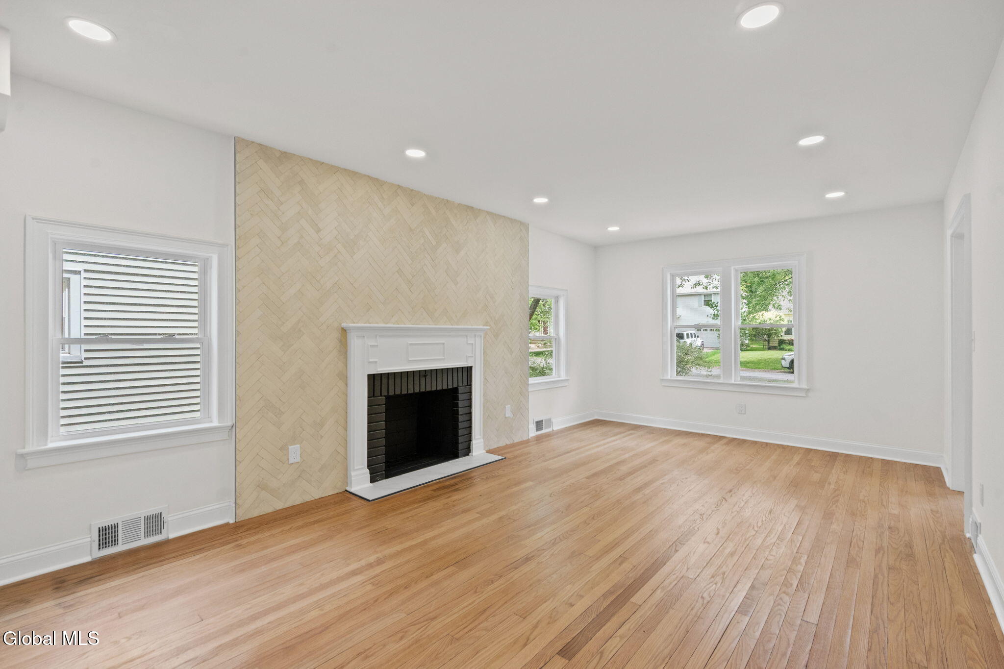 1413 Via Del Mar Niskayuna NY 12309
