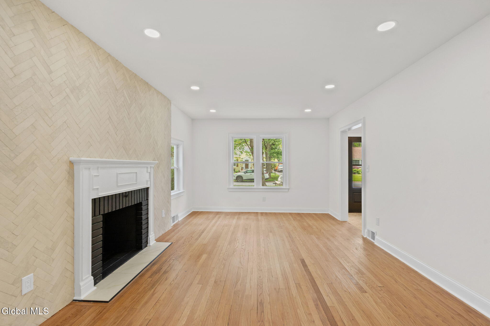 1413 Via Del Mar Niskayuna NY 12309