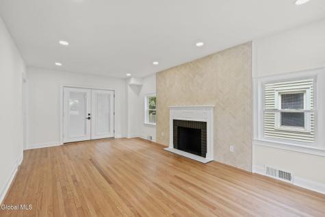1413 Via Del Mar Niskayuna NY 12309