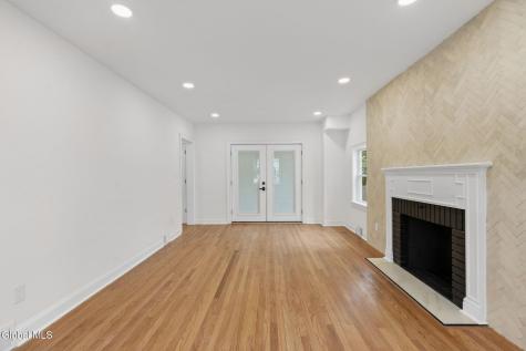 1413 Via Del Mar Niskayuna NY 12309