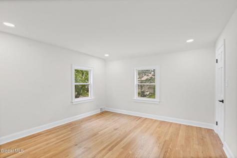 1413 Via Del Mar Niskayuna NY 12309