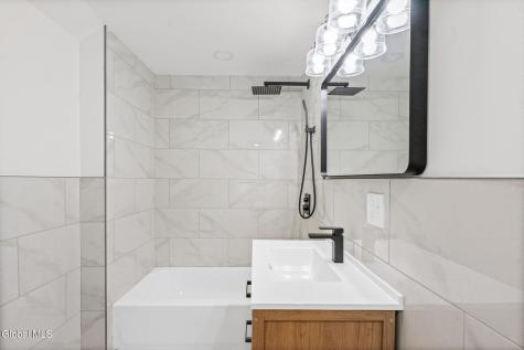 1413 Via Del Mar Niskayuna NY 12309