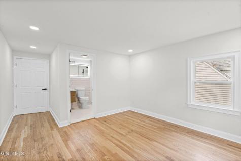 1413 Via Del Mar Niskayuna NY 12309