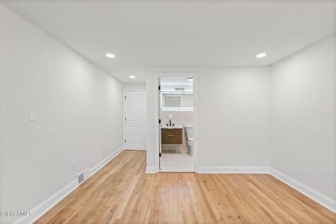 1413 Via Del Mar Niskayuna NY 12309