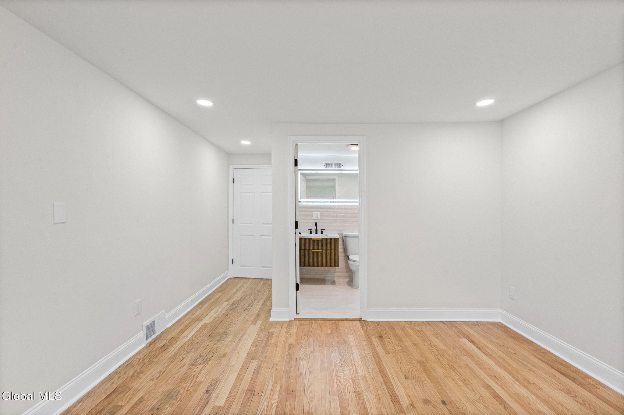 1413 Via Del Mar Niskayuna NY 12309