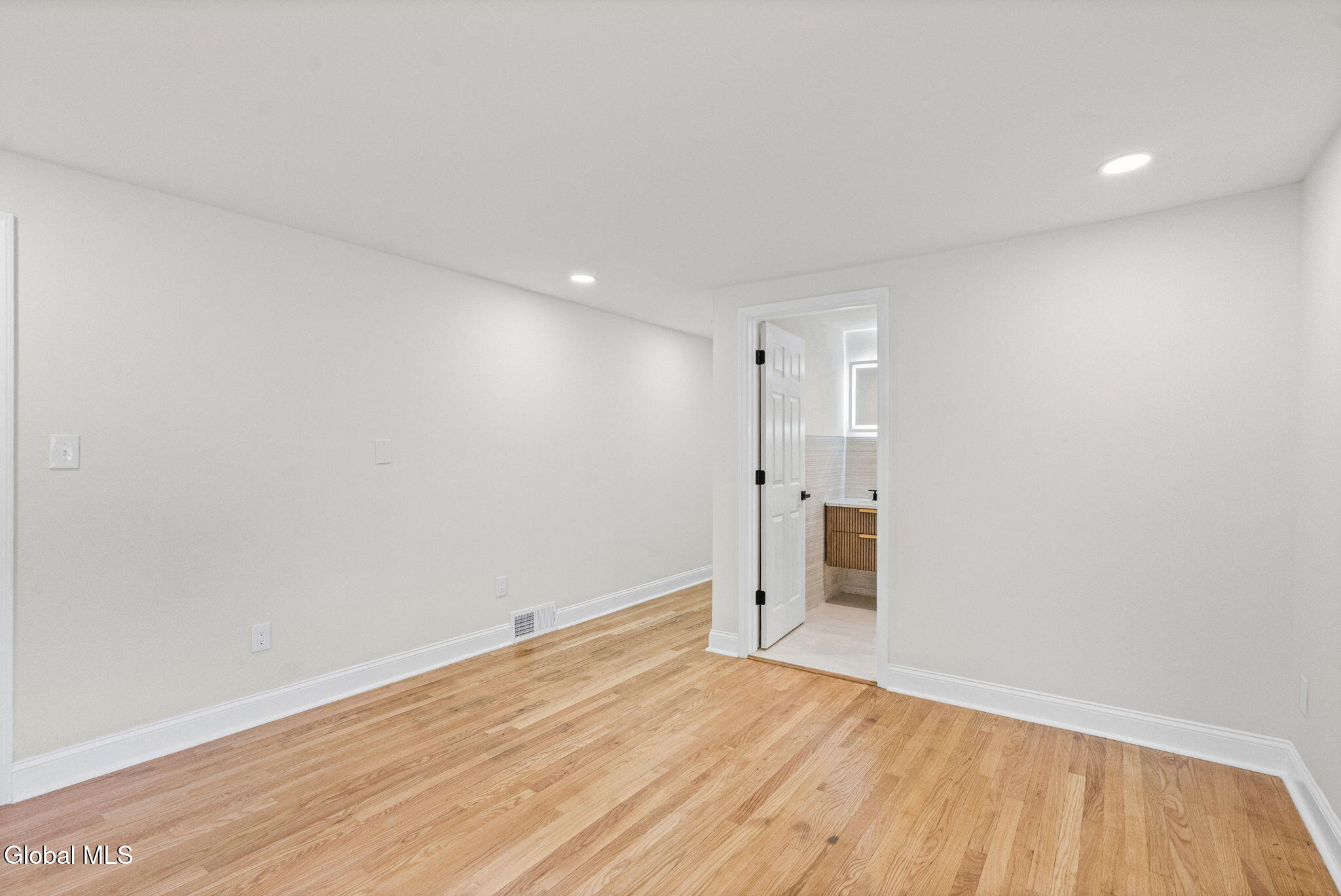 1413 Via Del Mar Niskayuna NY 12309