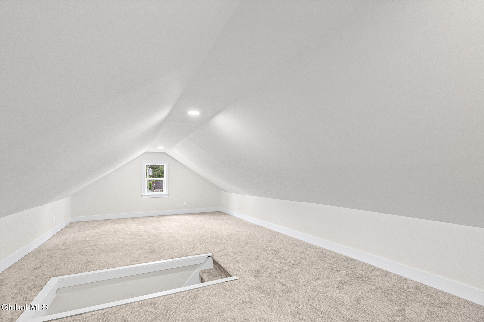 1413 Via Del Mar Niskayuna NY 12309