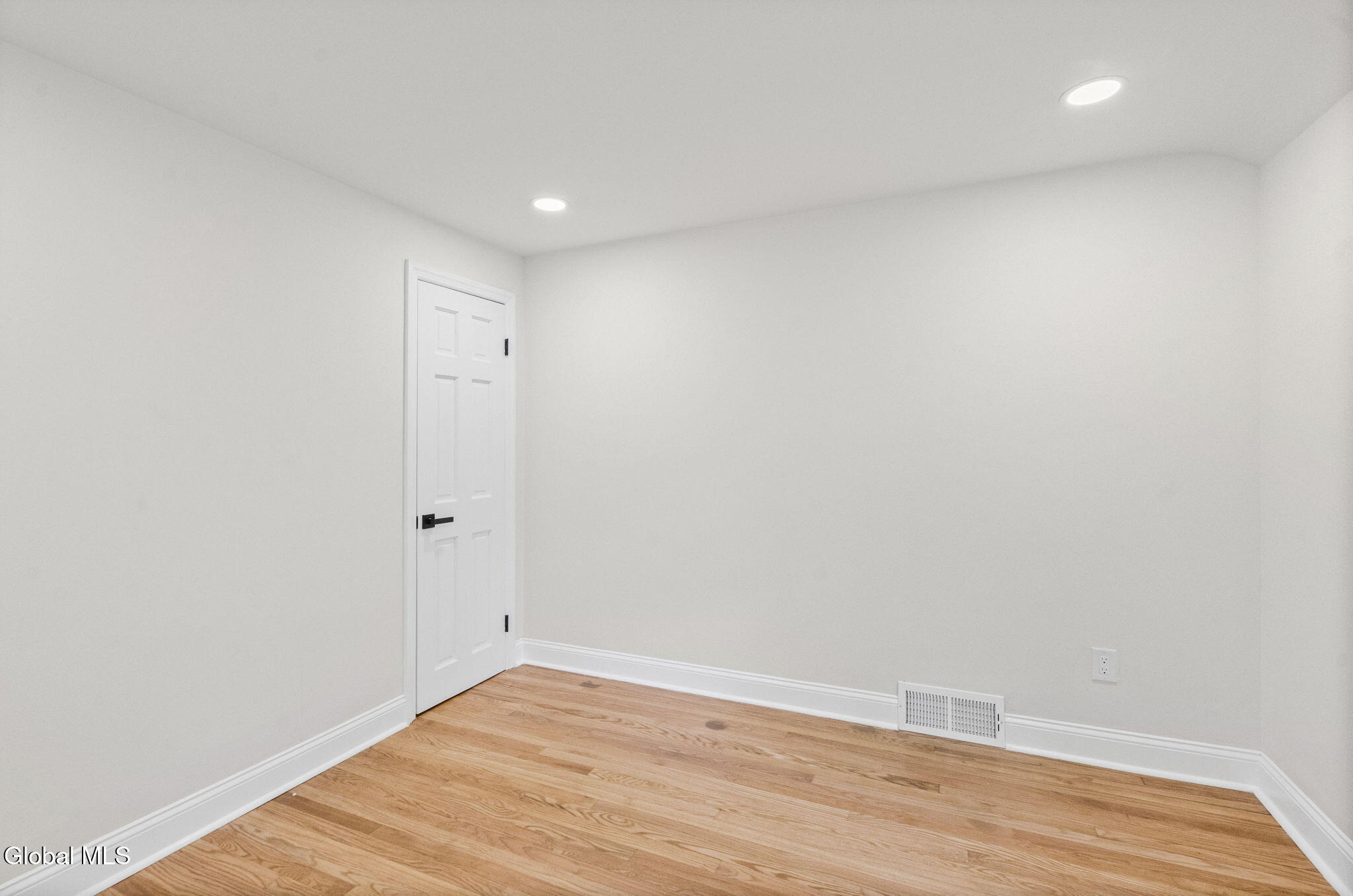1413 Via Del Mar Niskayuna NY 12309