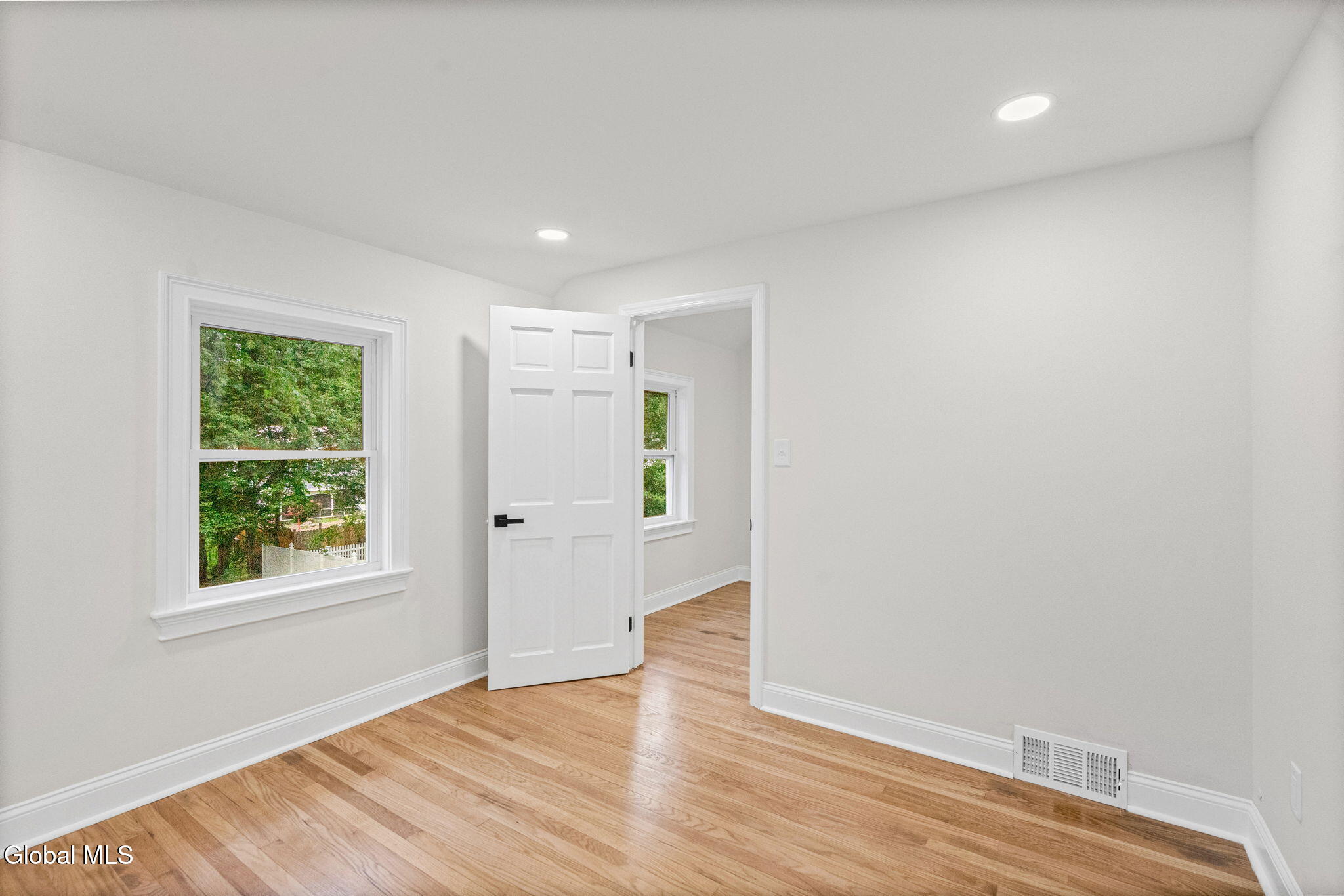 1413 Via Del Mar Niskayuna NY 12309