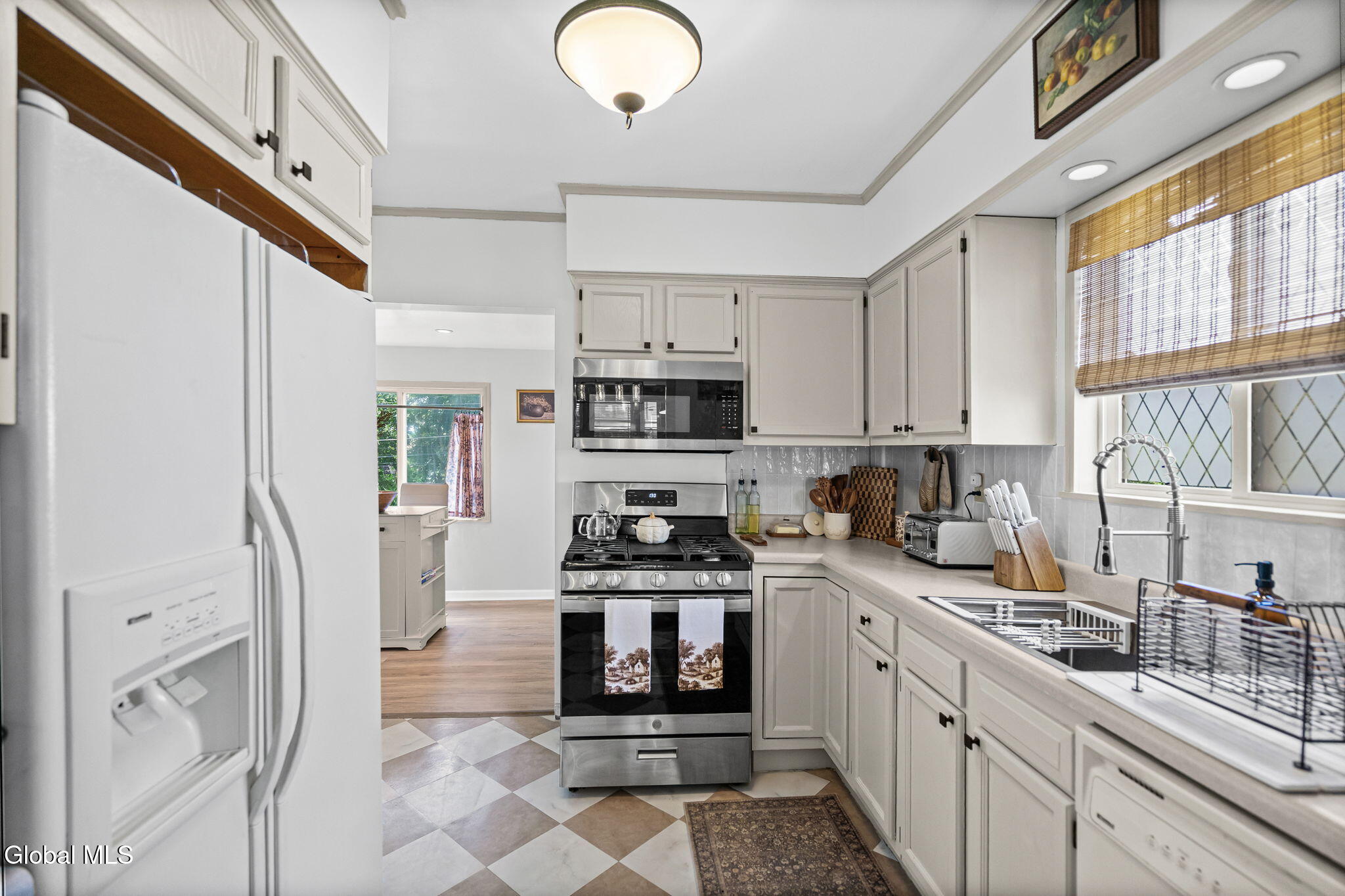 869 7th Avenue Troy NY 12182