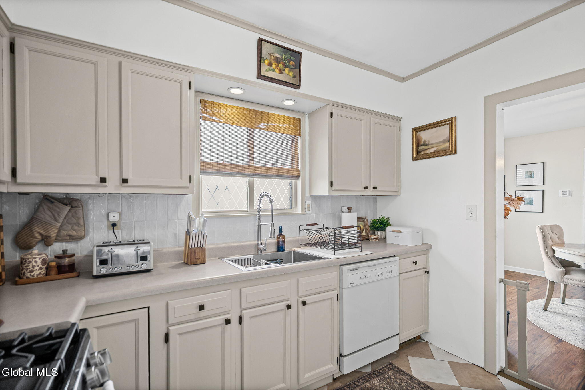 869 7th Avenue Troy NY 12182