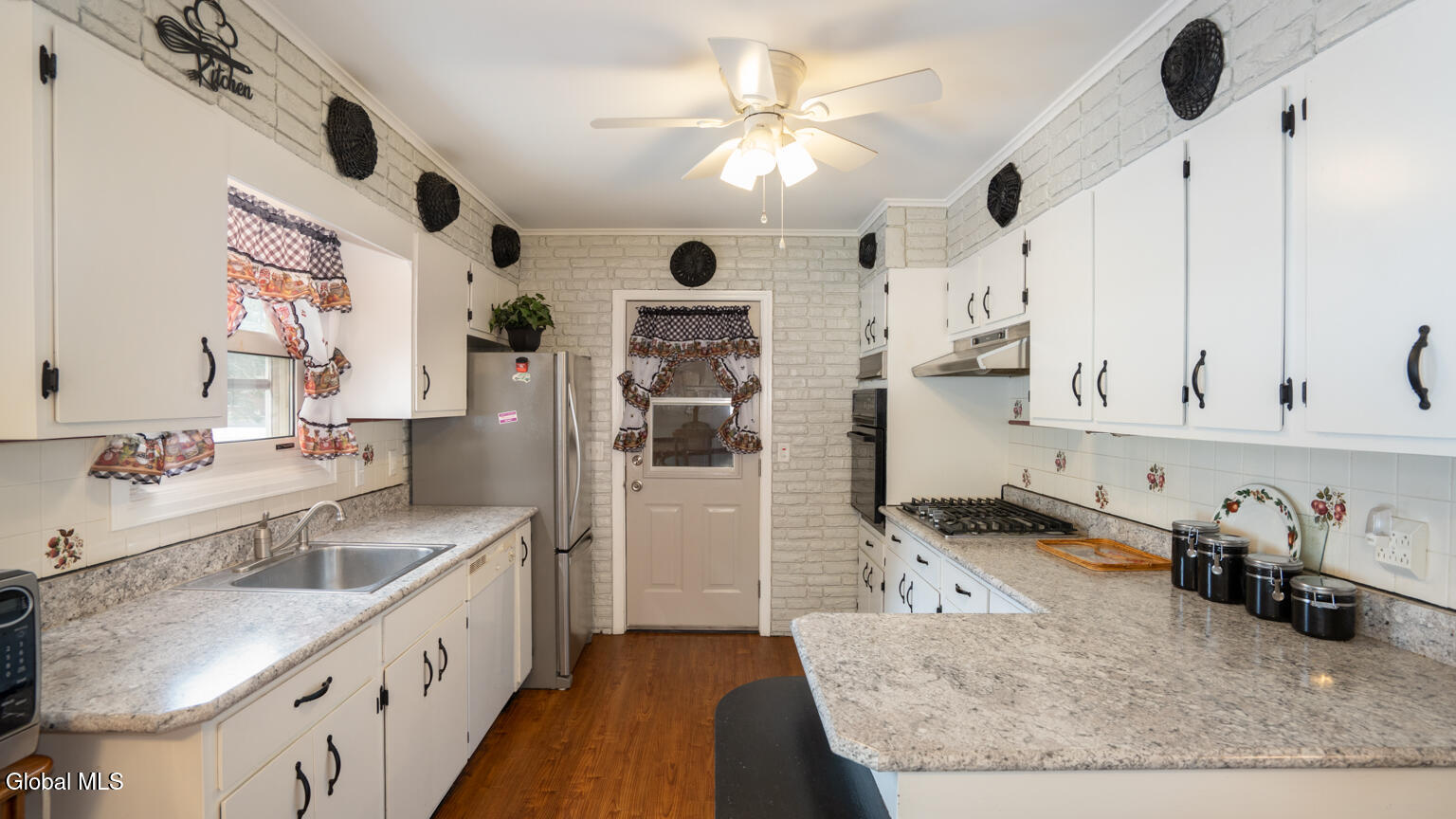 18 Marville Drive Loudonville NY 12211