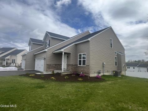 33 Paar Way Mechanicville NY 12118